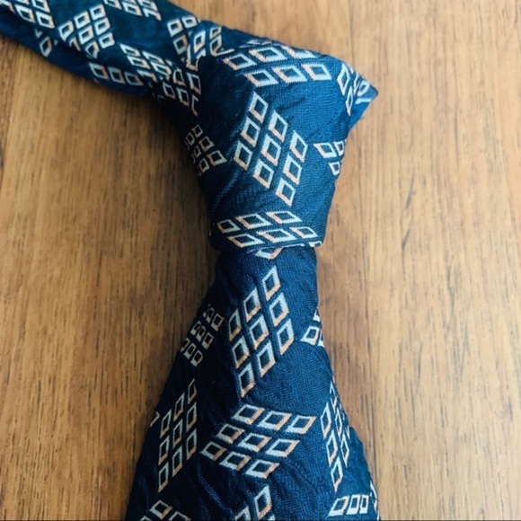 Salvatore Ferragamo Textured Blue Silk Tie - Picture 4 of 6